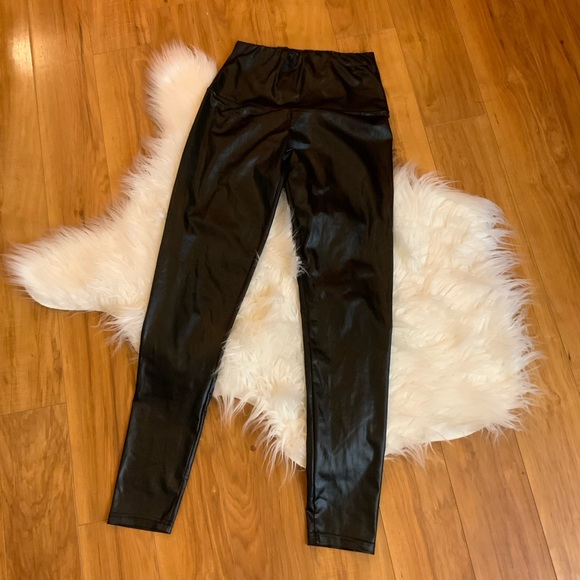 X.J. BOOST Sexy Black Faux Leather Leggings 🌿 - Picture 5 of 10